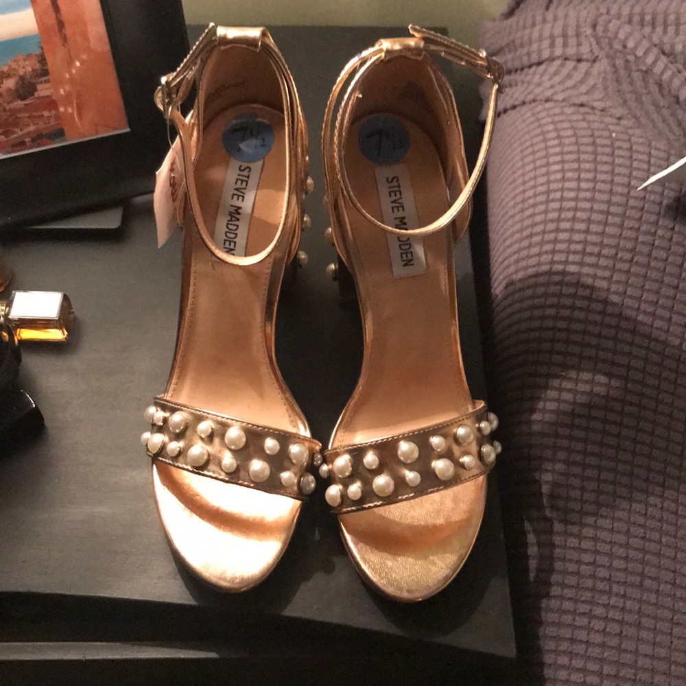 Steve Madden Rose Gold Stacked heels Size 7.5